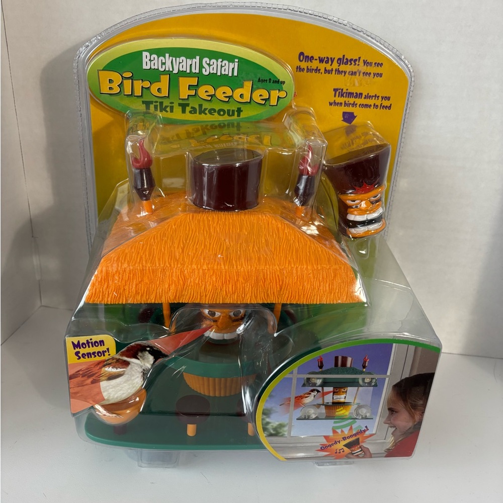 2005 Summit Backyard Tiki Bird Feeder NIB